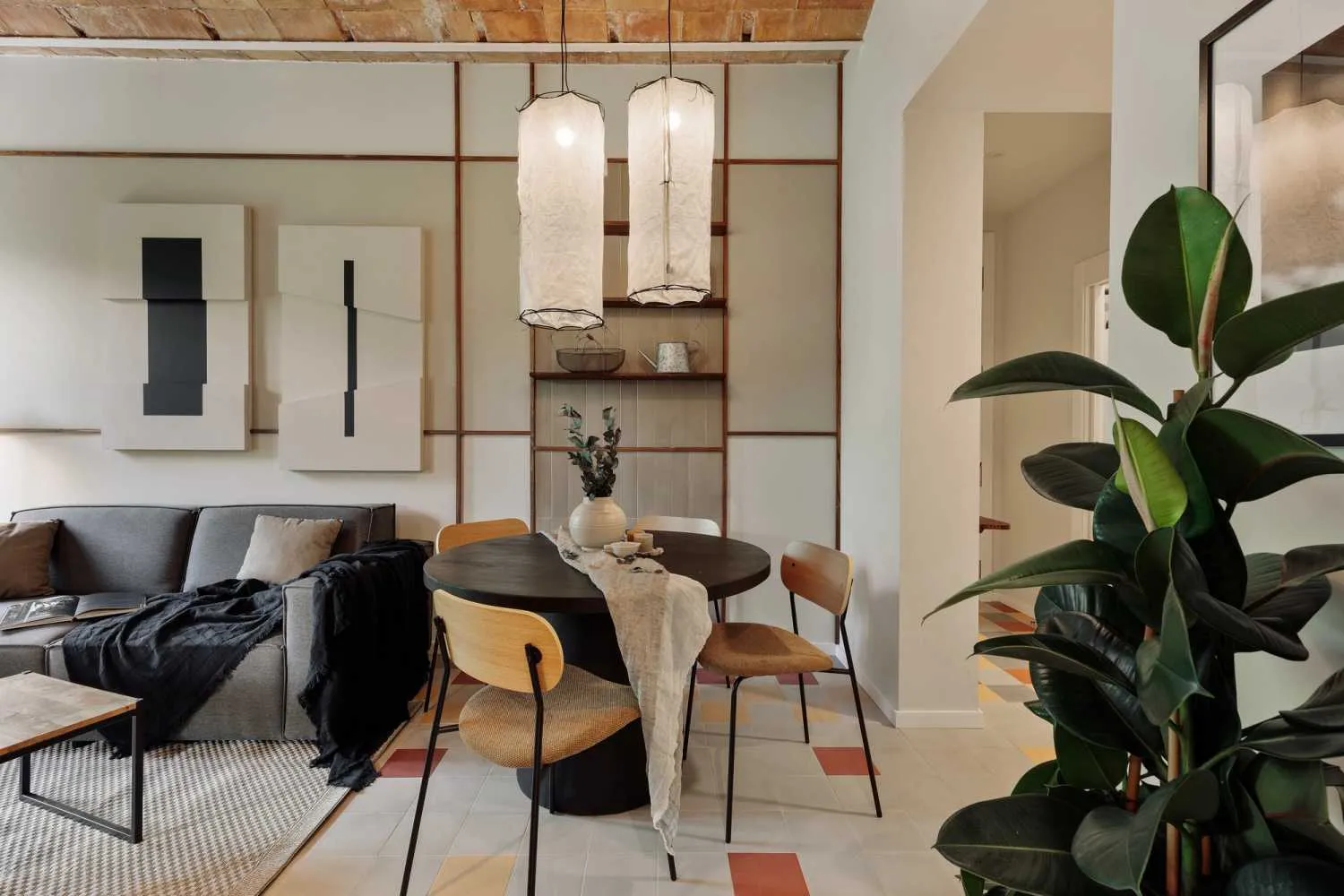 Elegant 78m2 Barcelona Flat With Gigabit Internet, Pro Audio & Chef's Kitchen For Remote Work #3