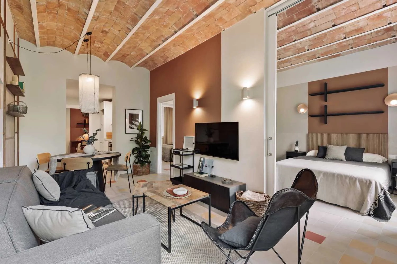 Elegant 78m2 Barcelona Flat With Gigabit Internet, Pro Audio & Chef's Kitchen For Remote Work #2