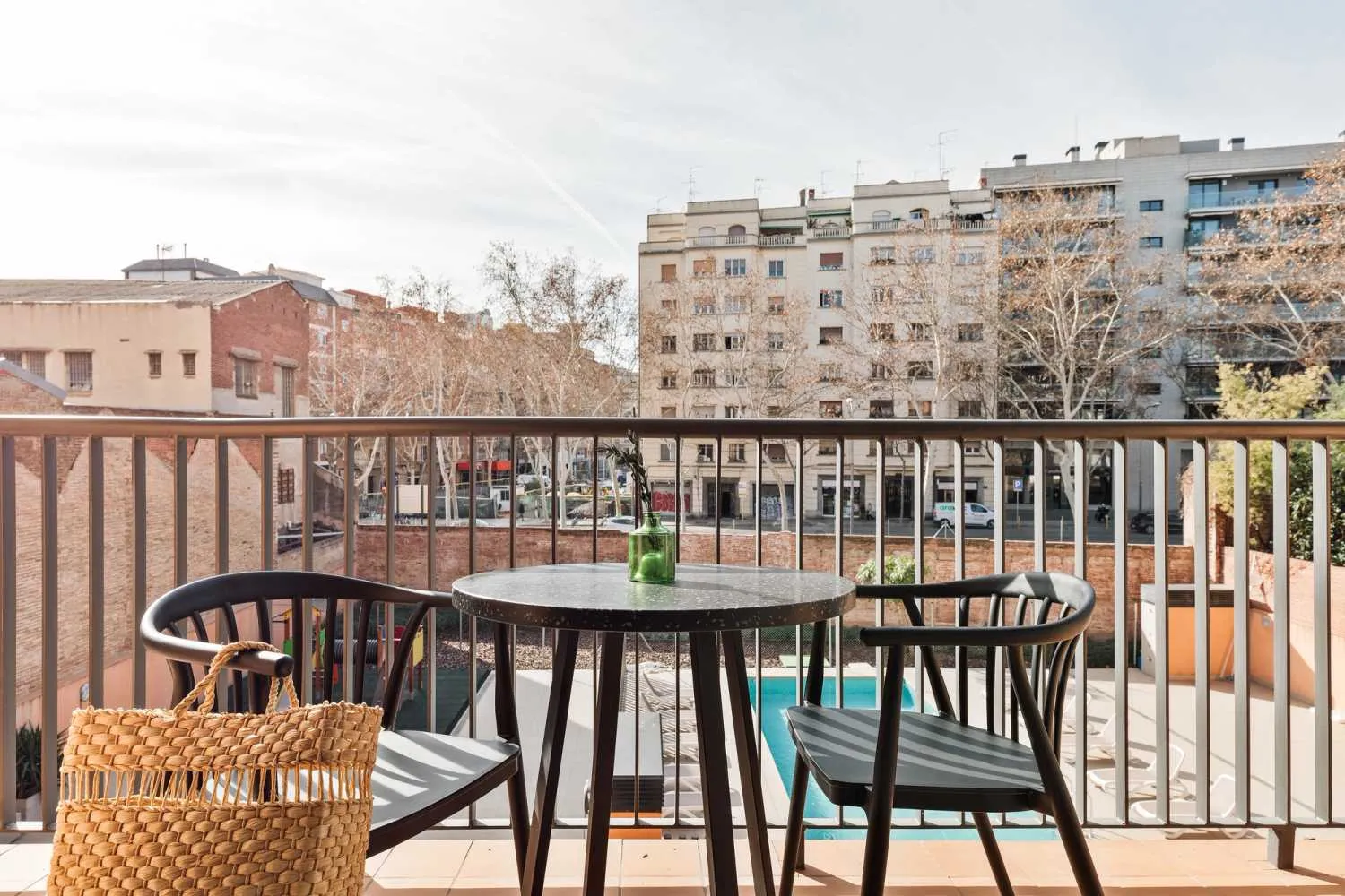 Designer 61m2 Airy Flat With Pro Workstation & Podcast Setup In Barcelona Center #3