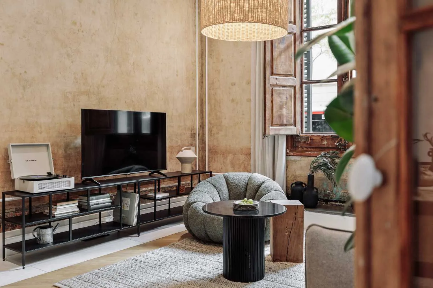 Spacious Barcelona Flat With Pro Home Office & Fast Fiber For Remote Work #4