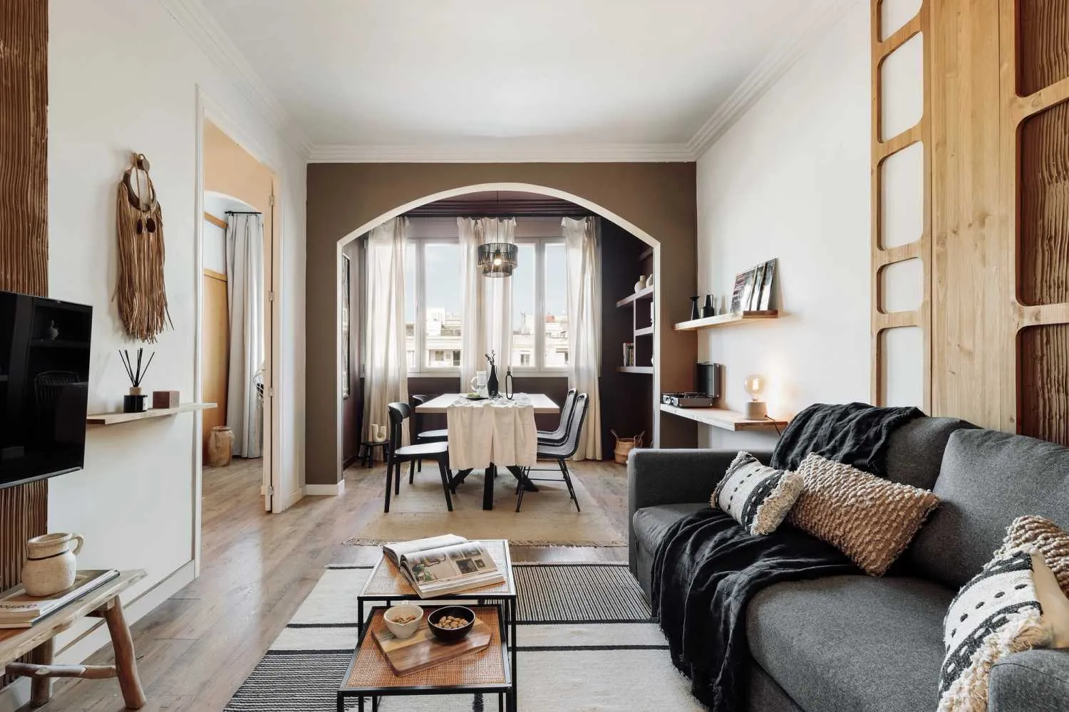 Spacious Barcelona Flat With Pro Workstation, Streaming Setup & Chef's Kitchen #2