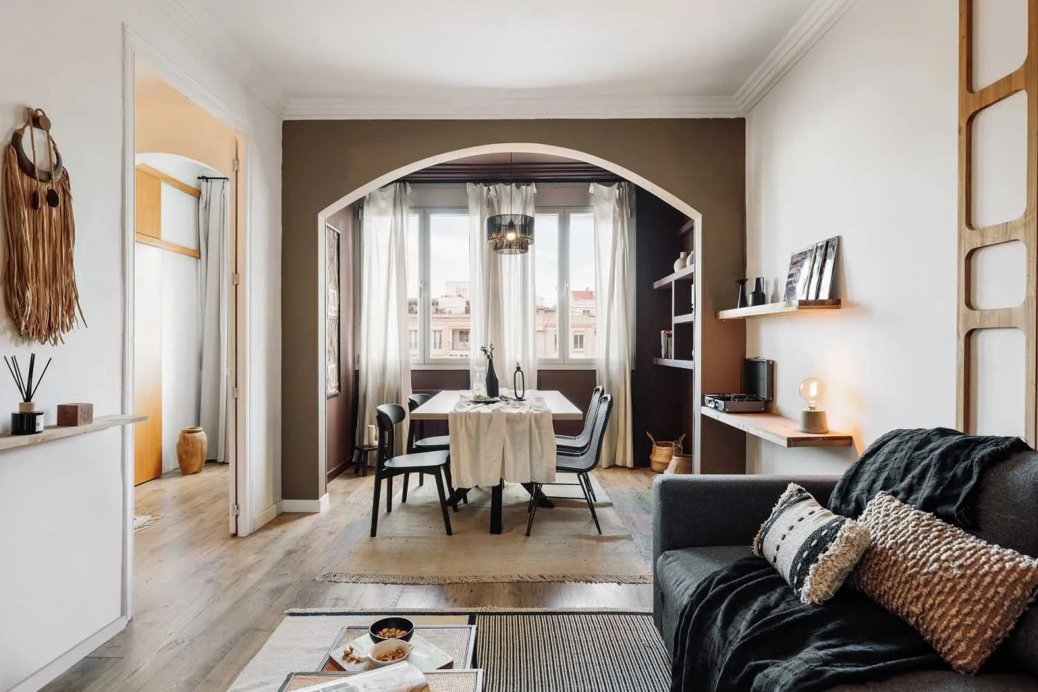 Spacious Barcelona Flat With Pro Workstation, Streaming Setup & Chef's Kitchen #3