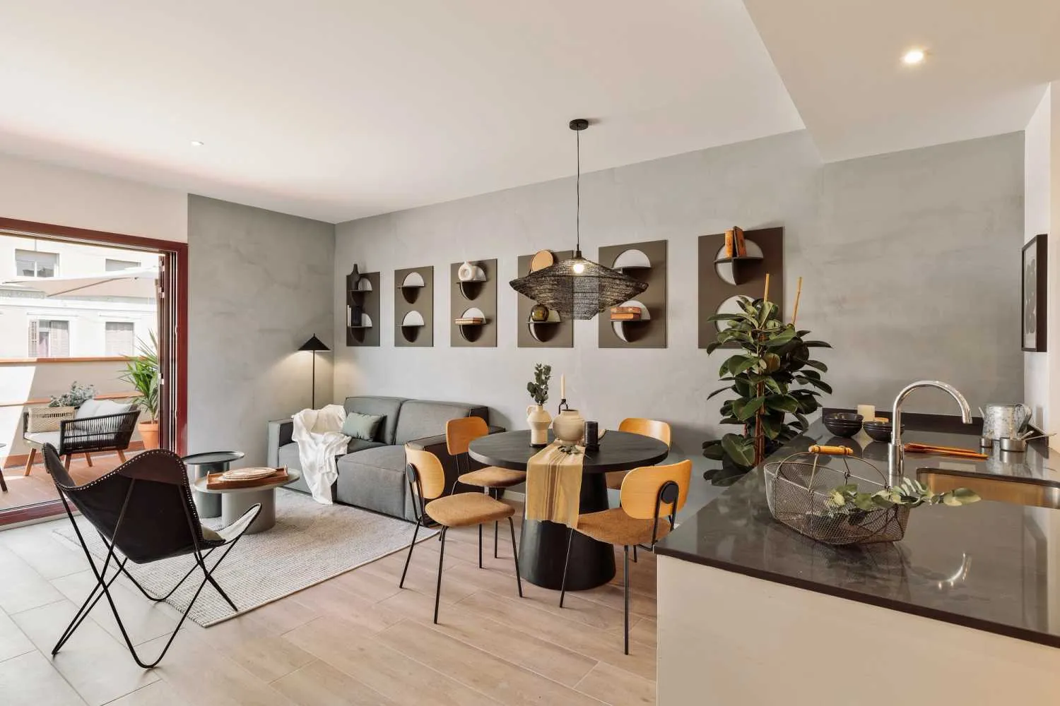 Elegant 115m2 Barcelona Flat With Ultra-fast Wifi, External Displays & Chef's Kitchen #4