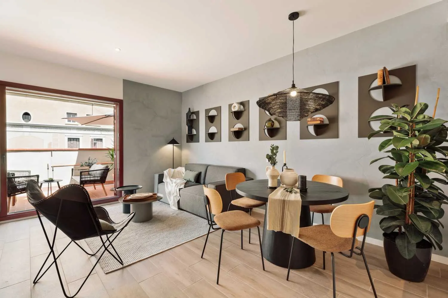 Elegant 115m2 Barcelona Flat With Ultra-fast Wifi, External Displays & Chef's Kitchen #3