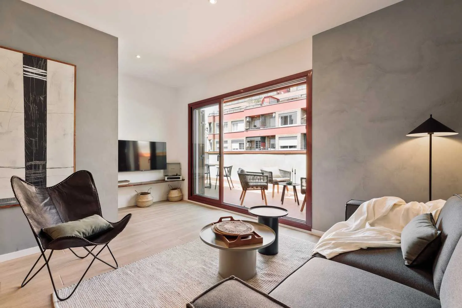 Elegant 115m2 Barcelona Flat With Ultra-fast Wifi, External Displays & Chef's Kitchen #5