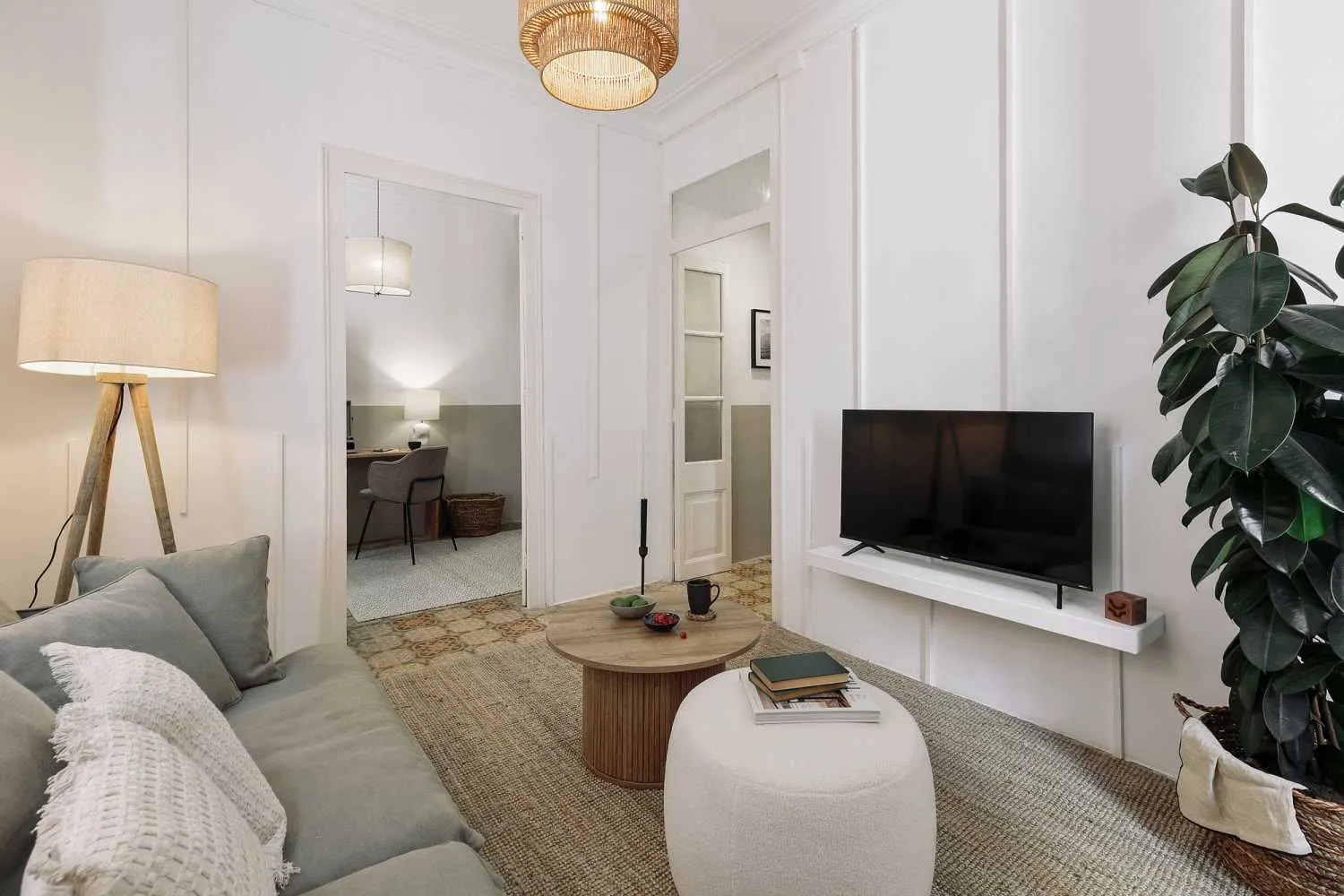 Curated 2-bed Flat With Gigabit Internet & Pro Workspace In Barcelona #5