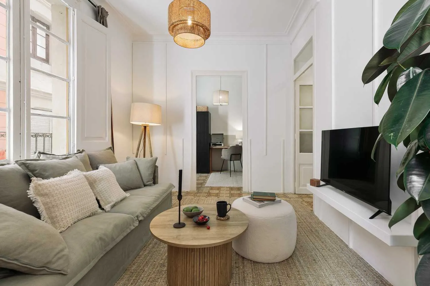 Curated 2-bed Flat With Gigabit Internet & Pro Workspace In Barcelona #4