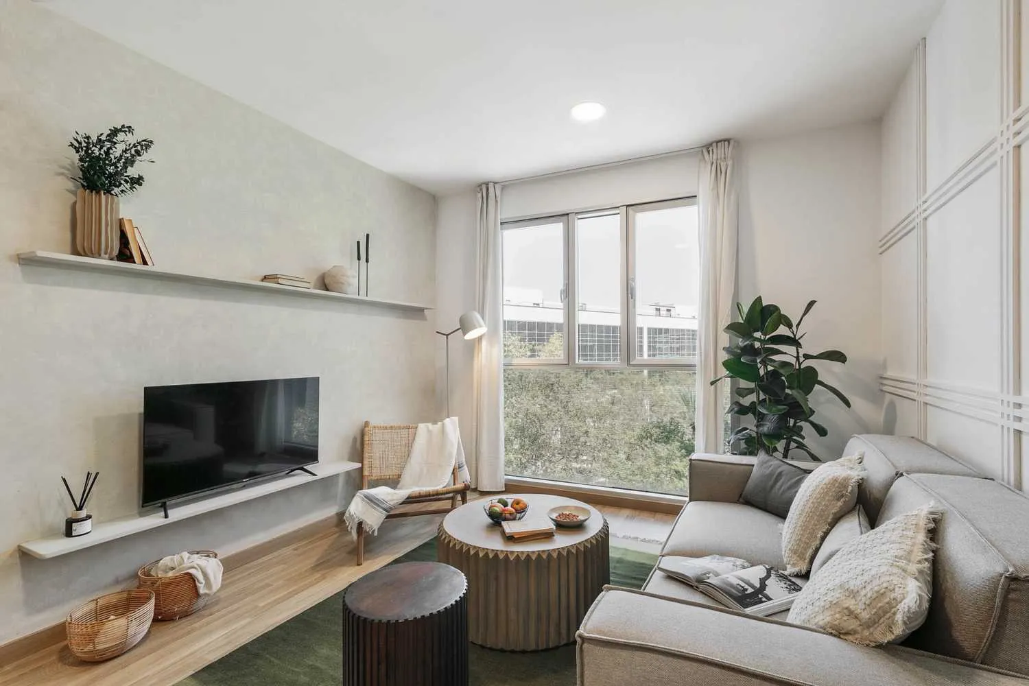 Sophisticated 2br Flat With Gigabit Internet & Studio-ready Workspace In Barcelona #3