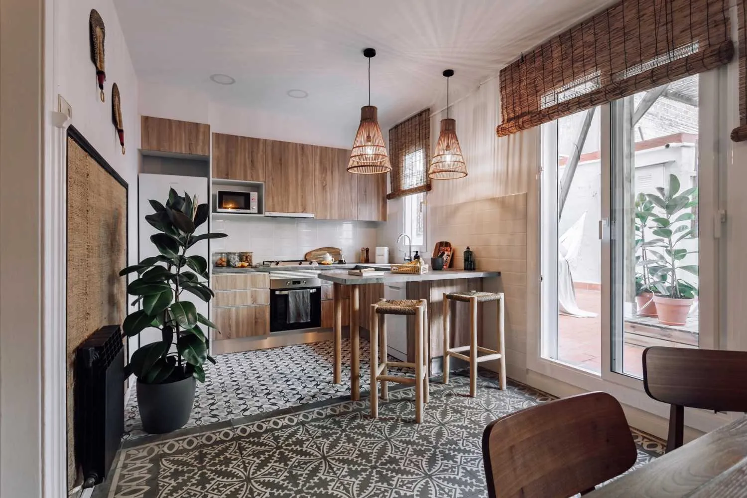 Refined 150m2 Barcelona Flat With Gigabit Internet, Pro Monitors & Streaming Setup #3