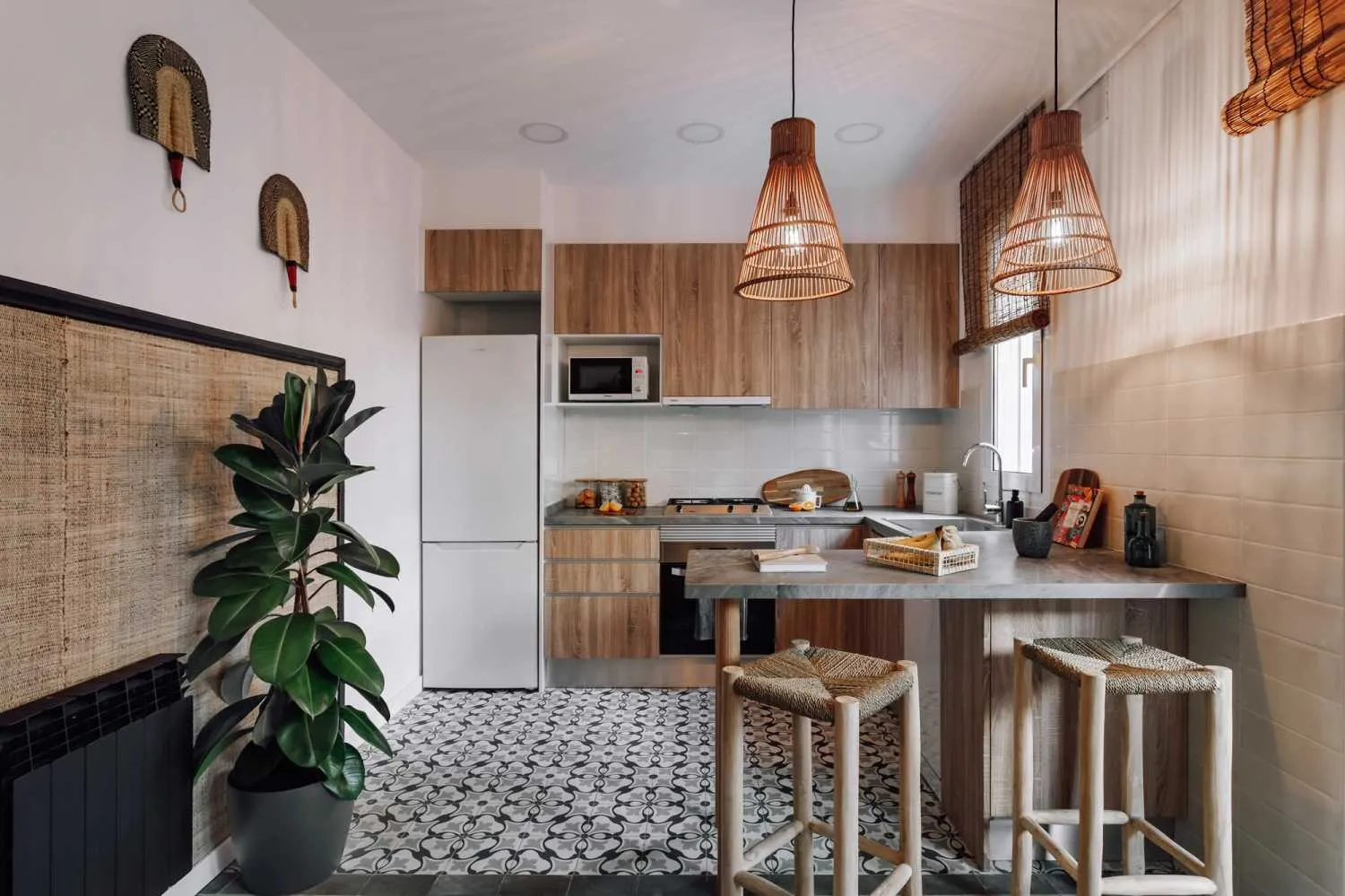 Refined 150m2 Barcelona Flat With Gigabit Internet, Pro Monitors & Streaming Setup #4
