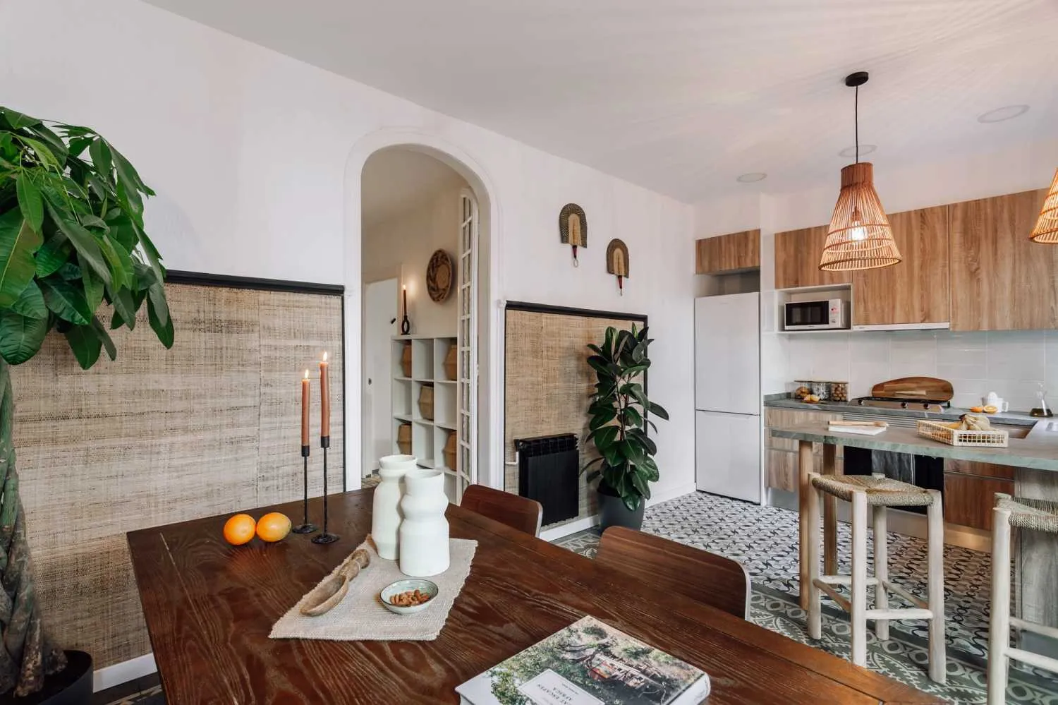 Refined 150m2 Barcelona Flat With Gigabit Internet, Pro Monitors & Streaming Setup #5