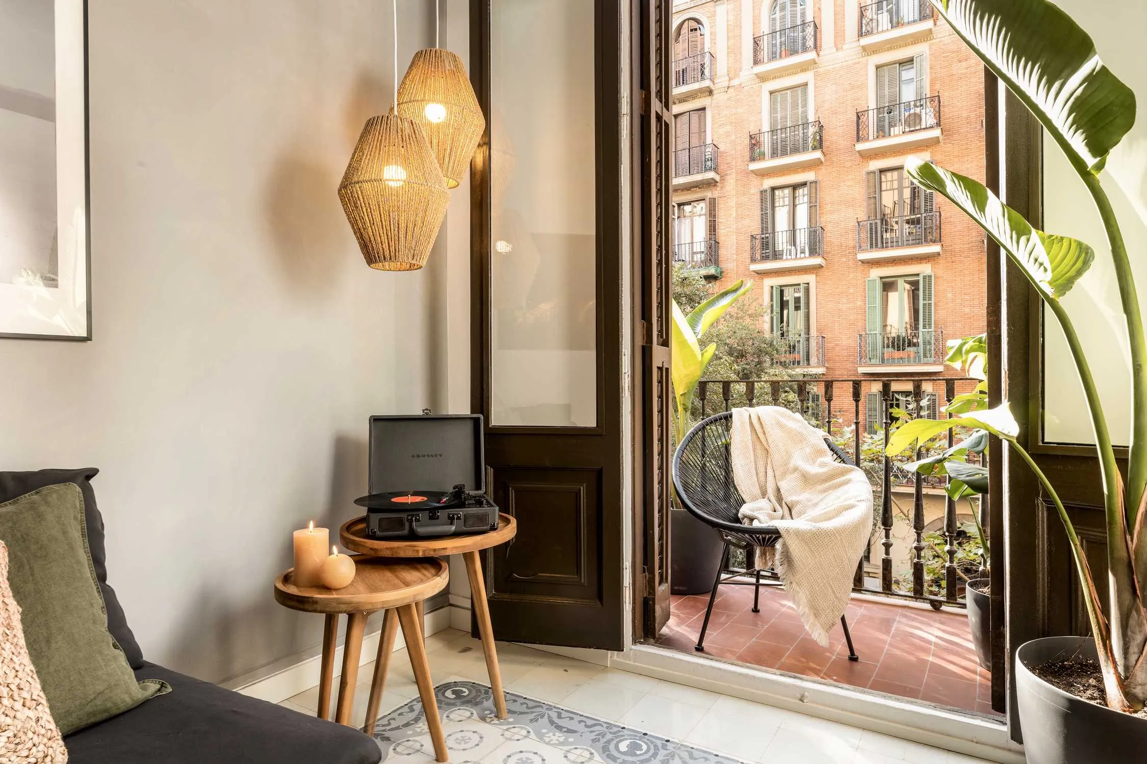 Contemporary 70m2 Barcelona Flat With High-speed Internet And Ergonomic Home Office Setup #2