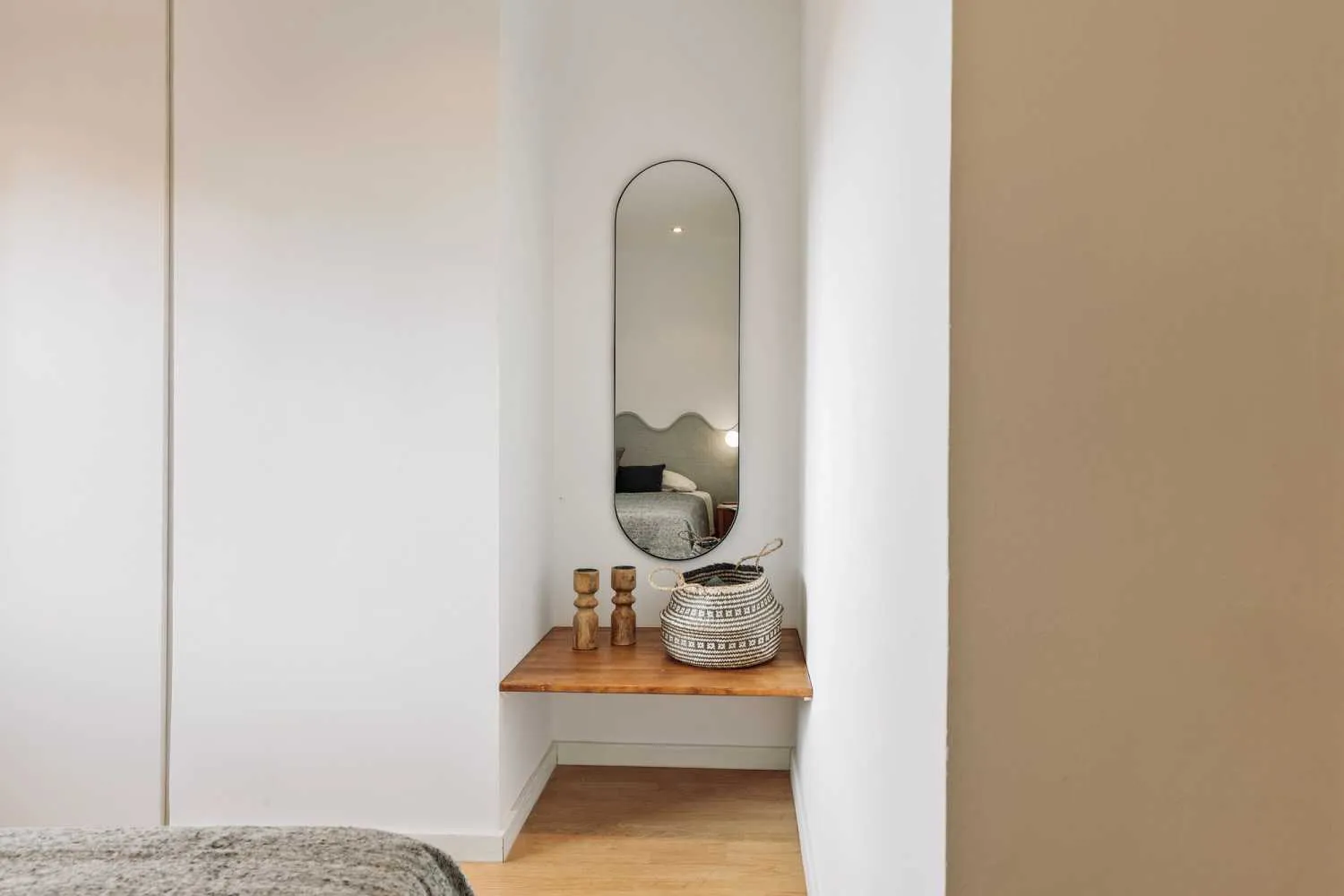Premium Barcelona Flat With Ultra-fast Wifi, Pro Monitors & Chef's Kitchen For Remote Work #4
