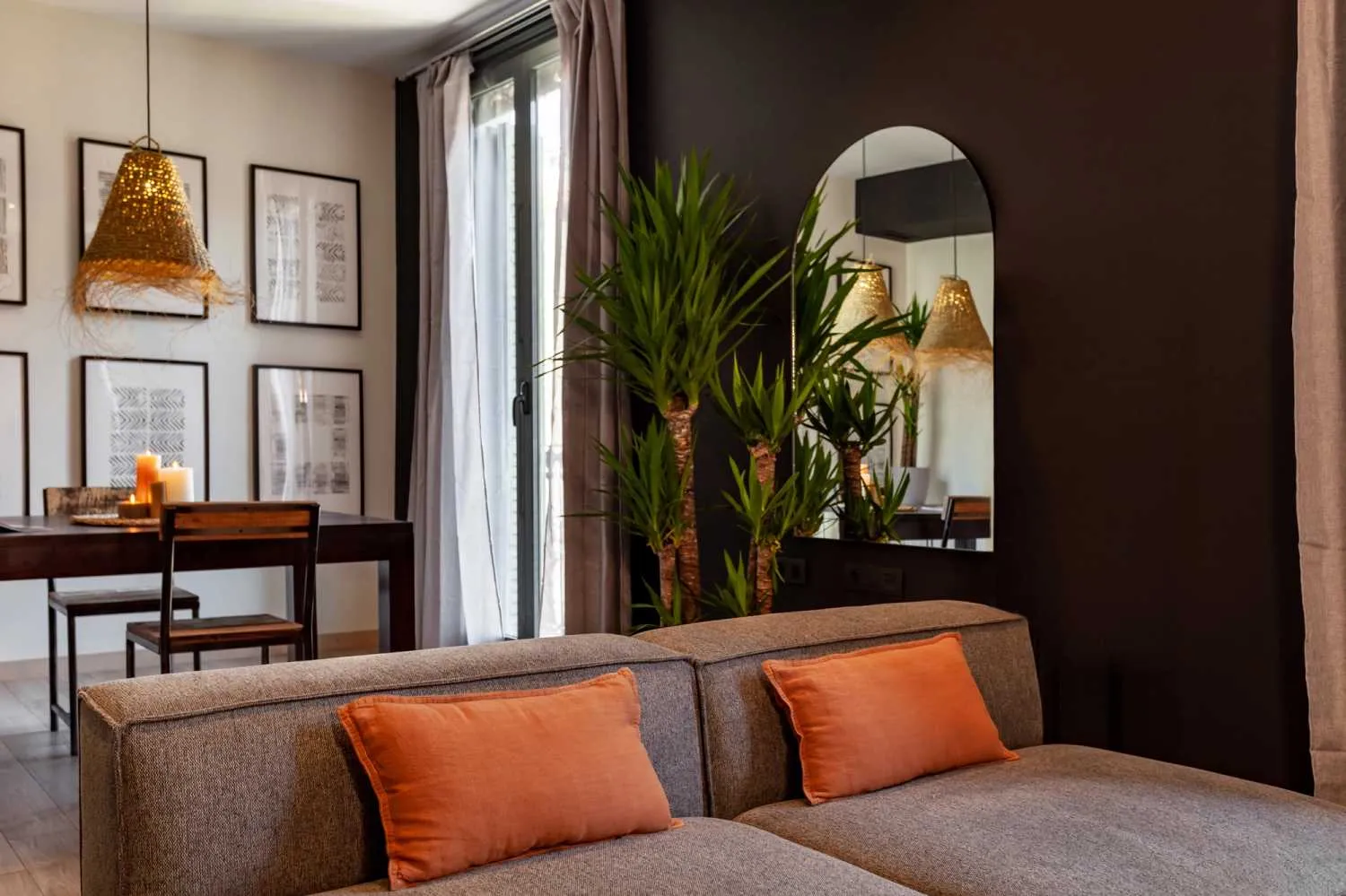 Urban Barcelona Flat With Ultra-fast Wifi, Dual Monitors & Premium Workspace Setup #4