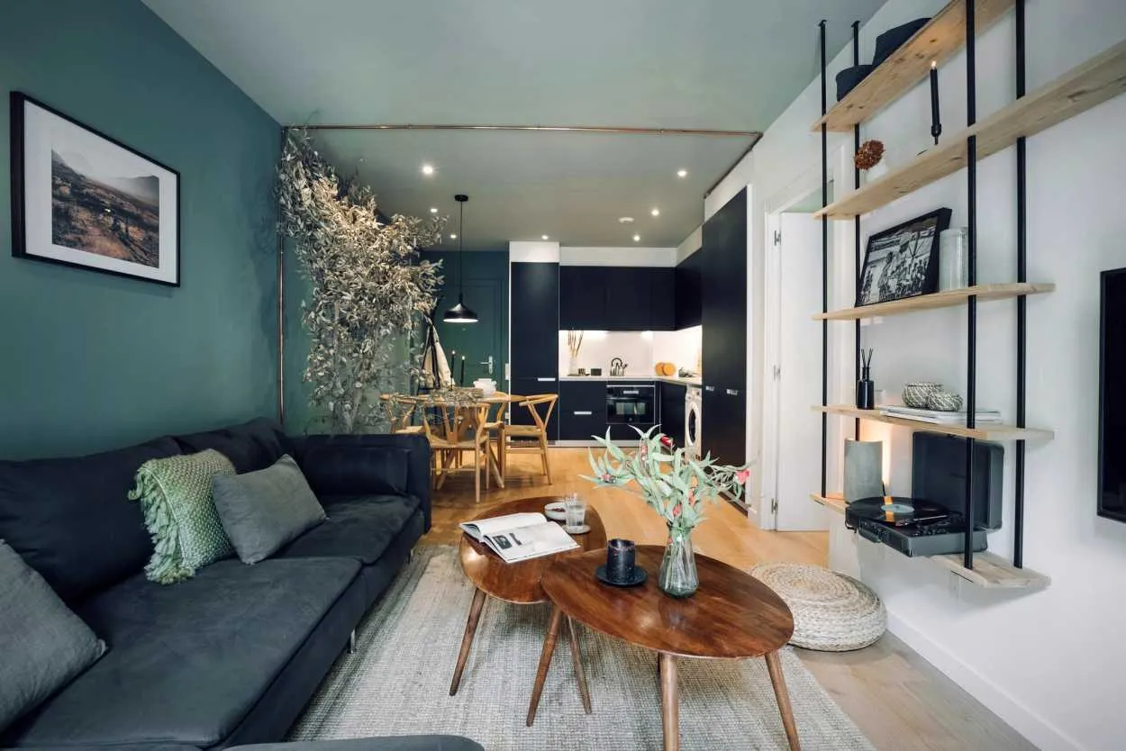 Barcelona 70m2 Flat With High-speed Fiber, Dual Monitors & Chef's Kitchen For Remote Work #3
