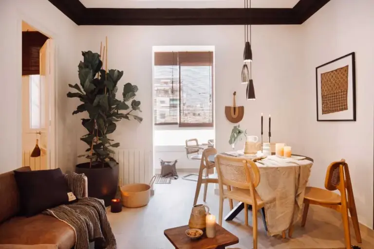 Refined 3-bed Barcelona Flat With High-speed Fiber & Pro Workstation Setup