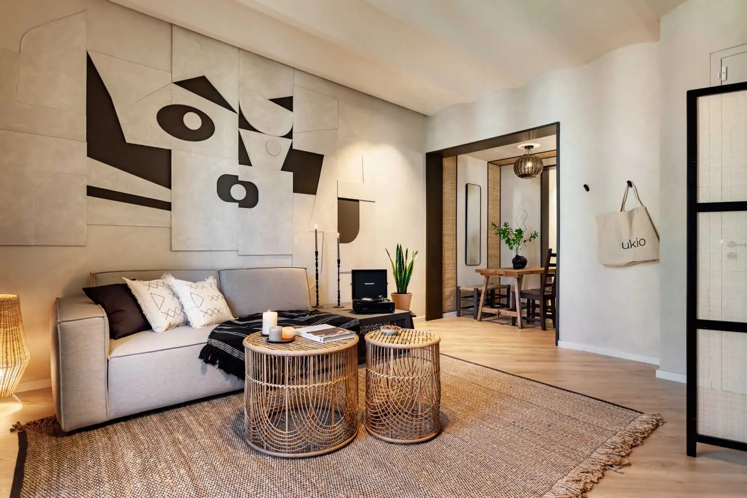 Modern Barcelona Flat With Premium Workspace & Gigabit Internet For Remote Work #2