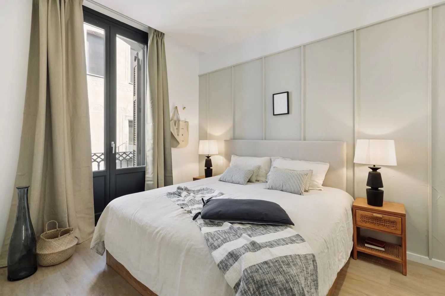 Barcelona 2-bed City Flat With Ultra-fast Wifi, External Displays & Pro Workspace #3