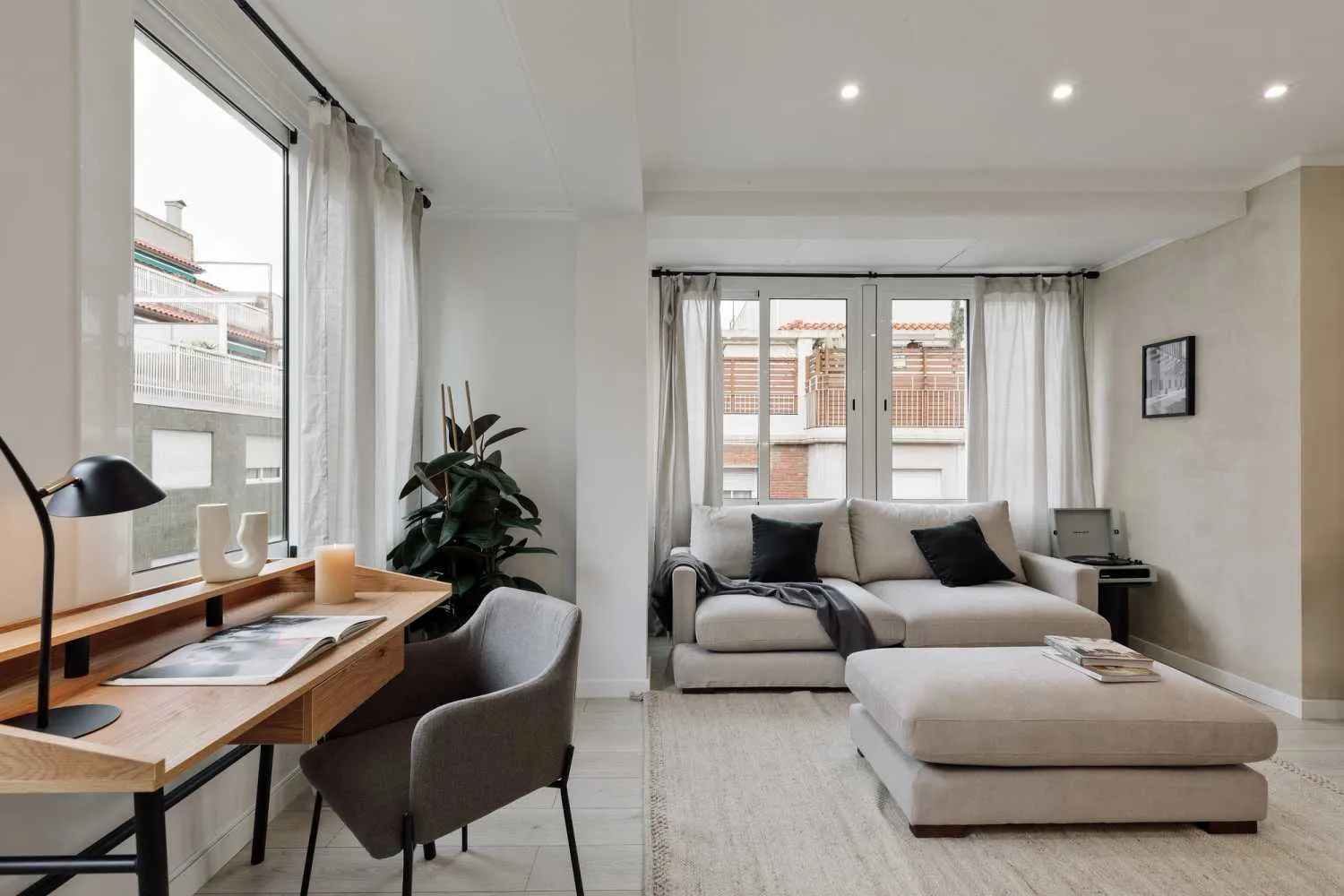 Elegant 2-bed Barcelona Flat With High-speed Fiber And Pro Home Office Setup #3