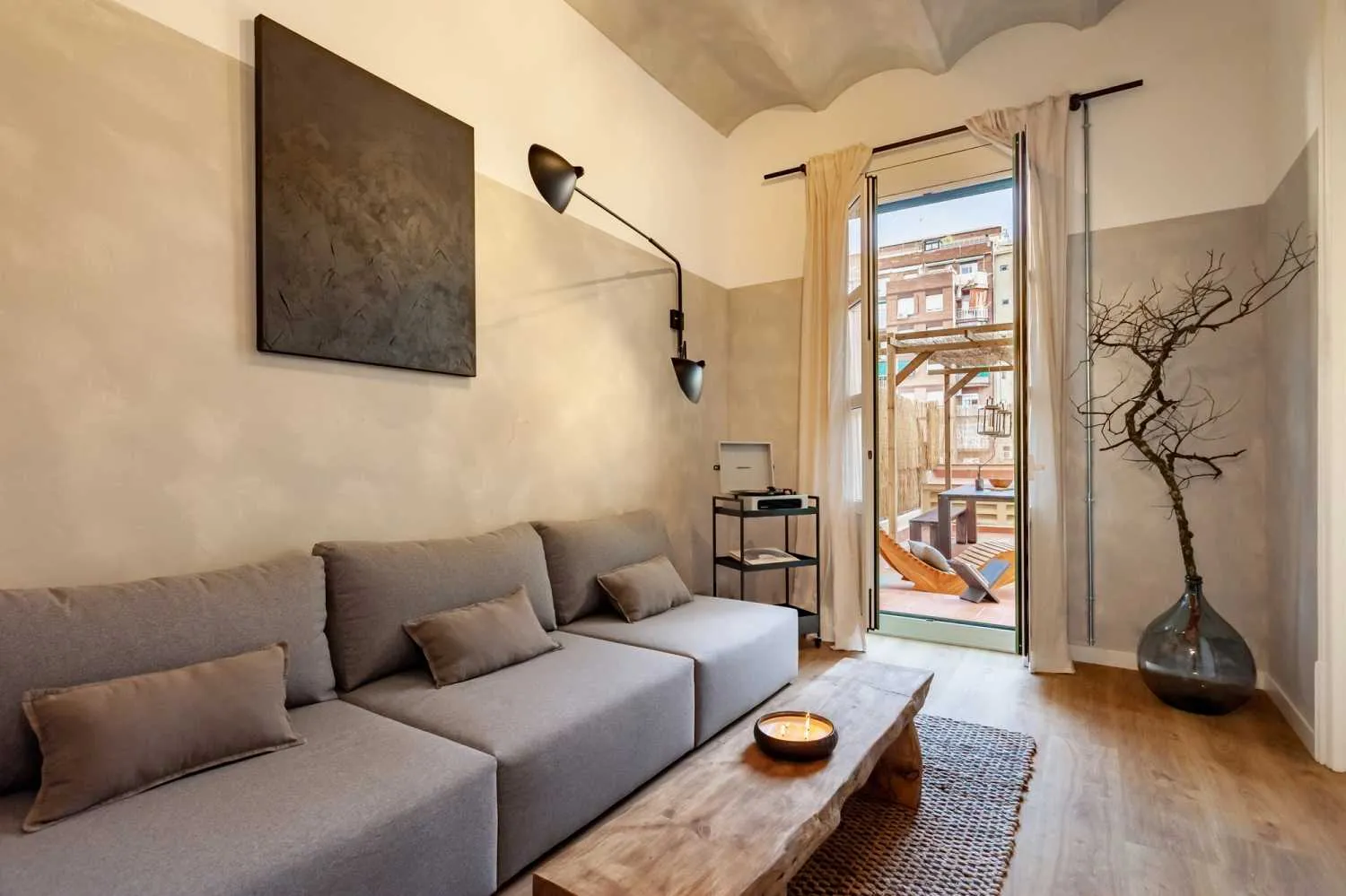 Stylish 90m2 Barcelona Flat With Ultra-fast Wifi & Pro Work Setup For Remote Professionals #2
