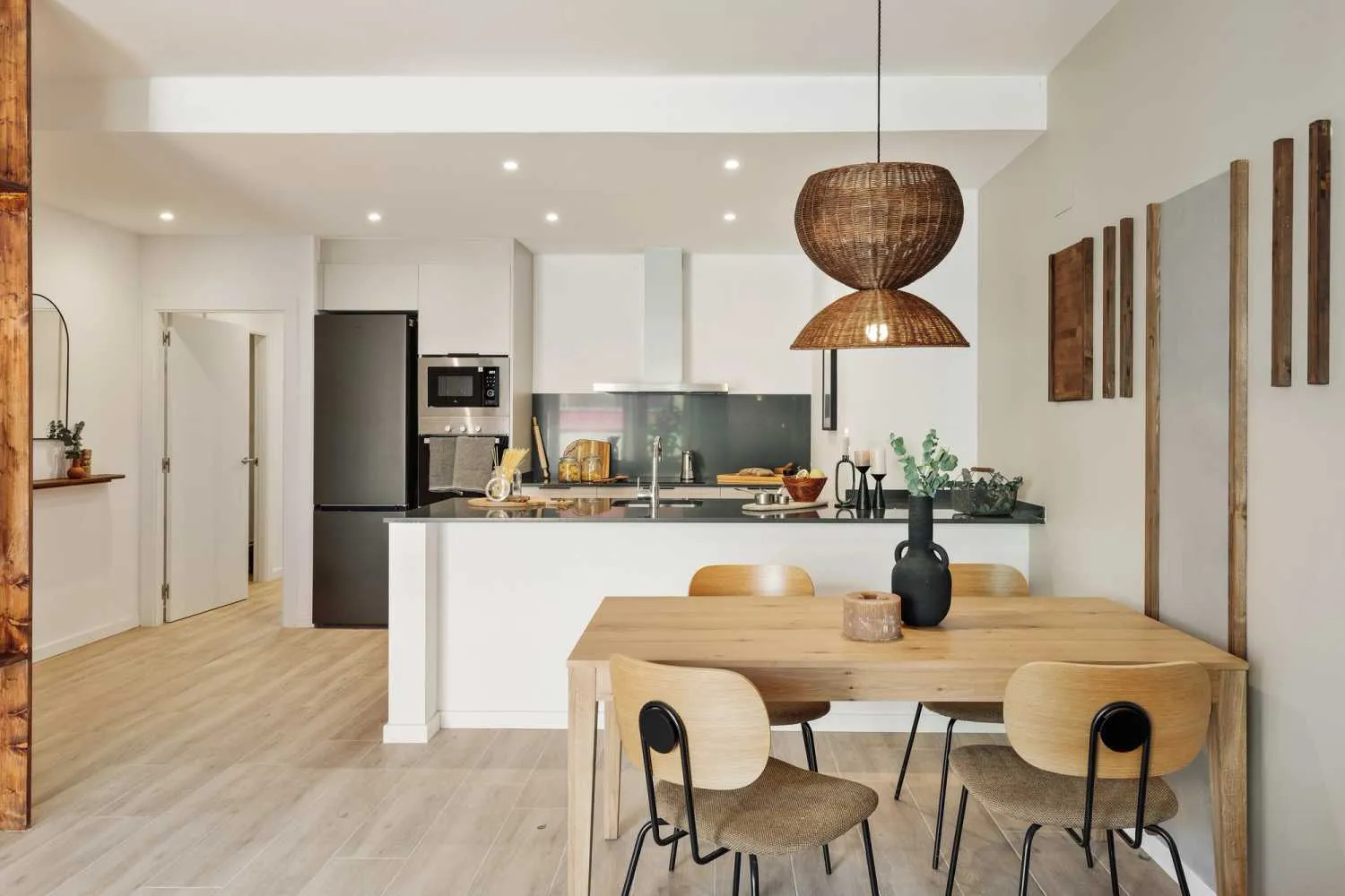 Spacious Barcelona Flat With Pro Home Office Setup & Fast Wifi In City Center #4