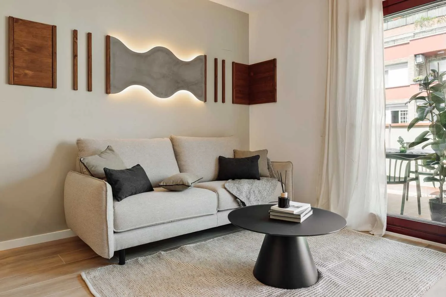 Spacious Barcelona Flat With Pro Home Office Setup & Fast Wifi In City Center #3
