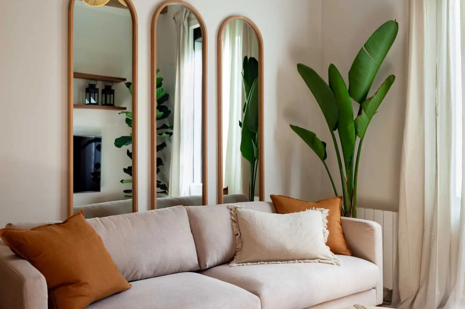 Airy 75m2 Barcelona Flat With Gigabit Internet & Pro Home Office Setup For Remote Work #4