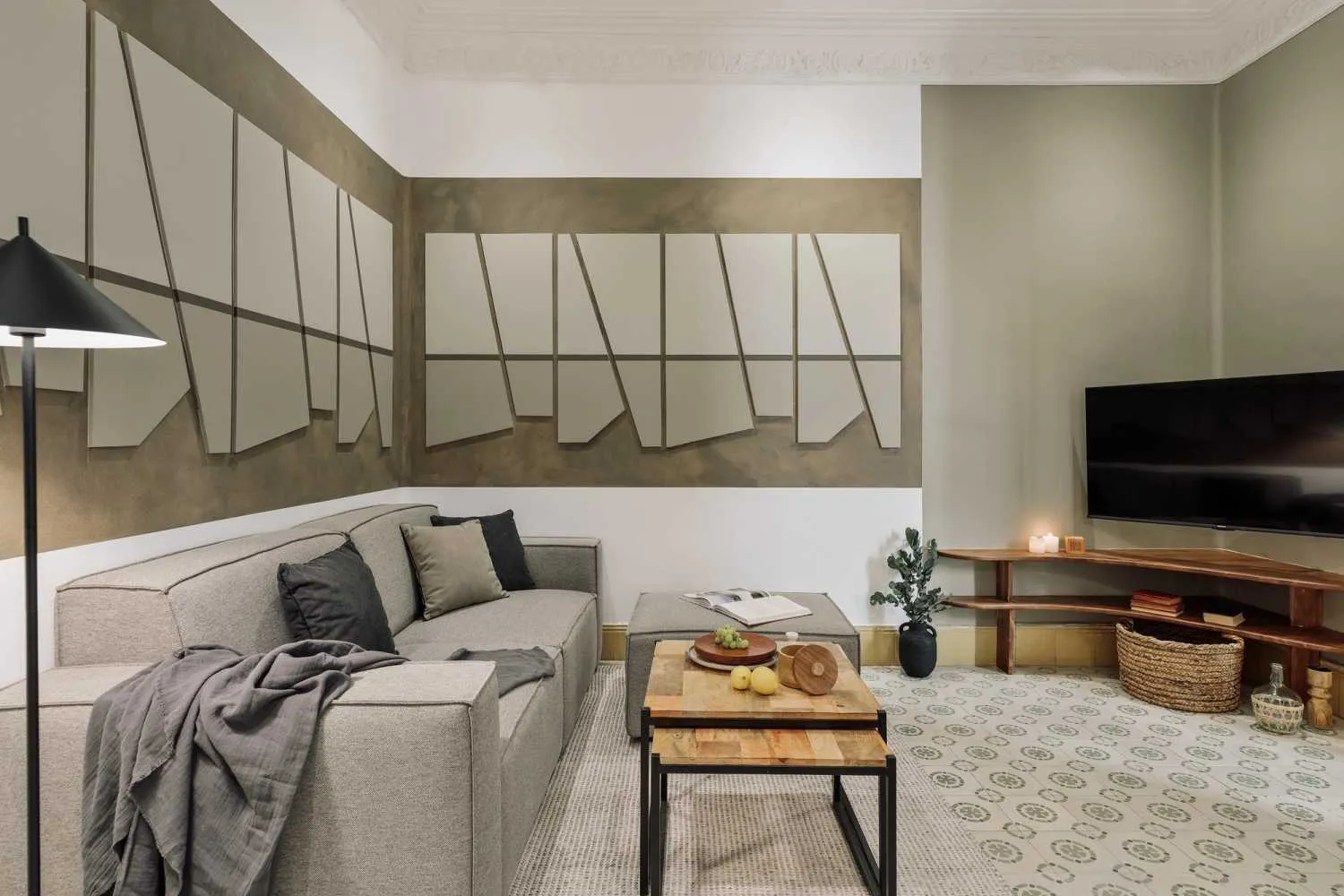 Spacious Barcelona Flat With Gigabit Internet, Dual Monitors & Premium Home Office Setup #4