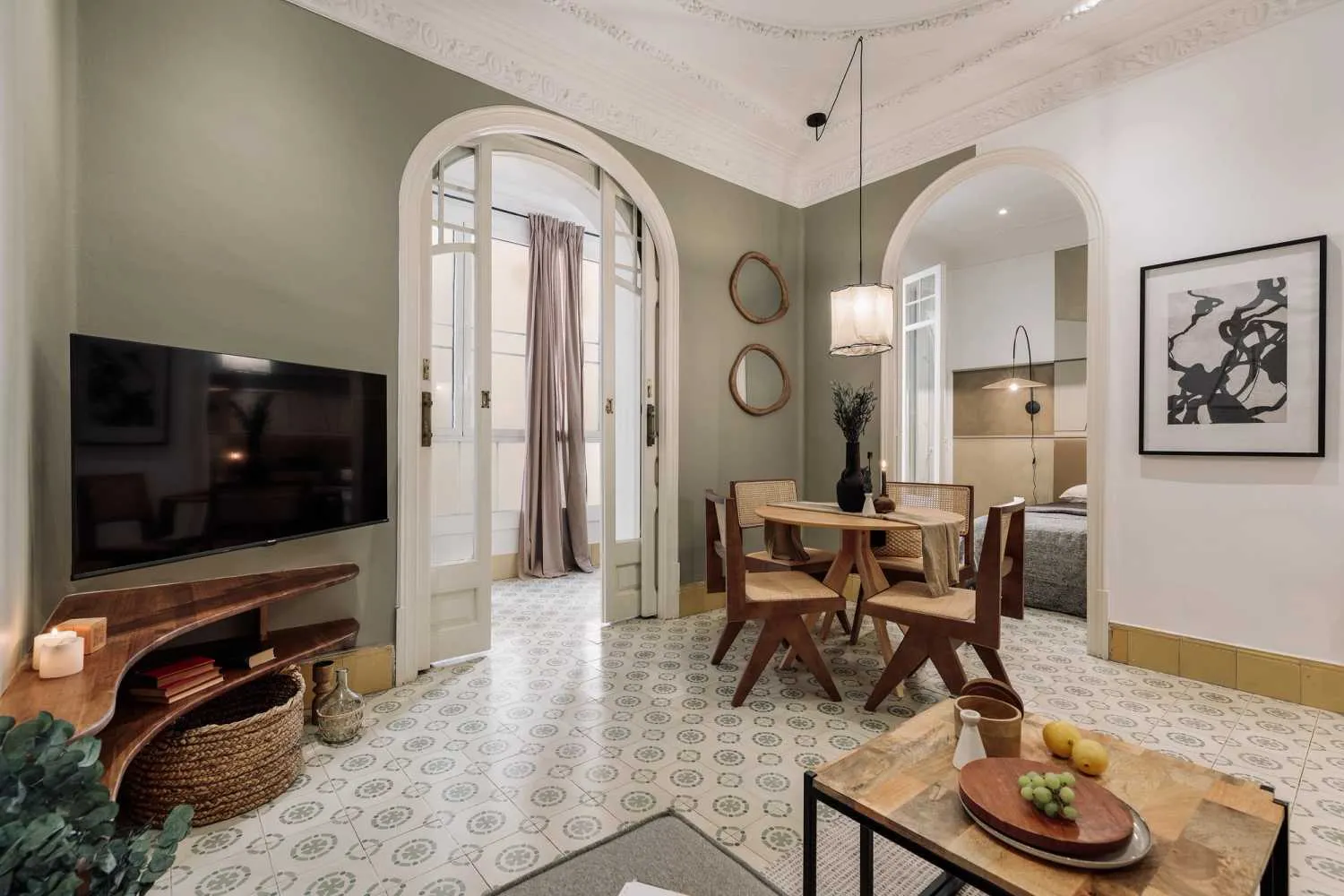 Spacious Barcelona Flat With Gigabit Internet, Dual Monitors & Premium Home Office Setup #5