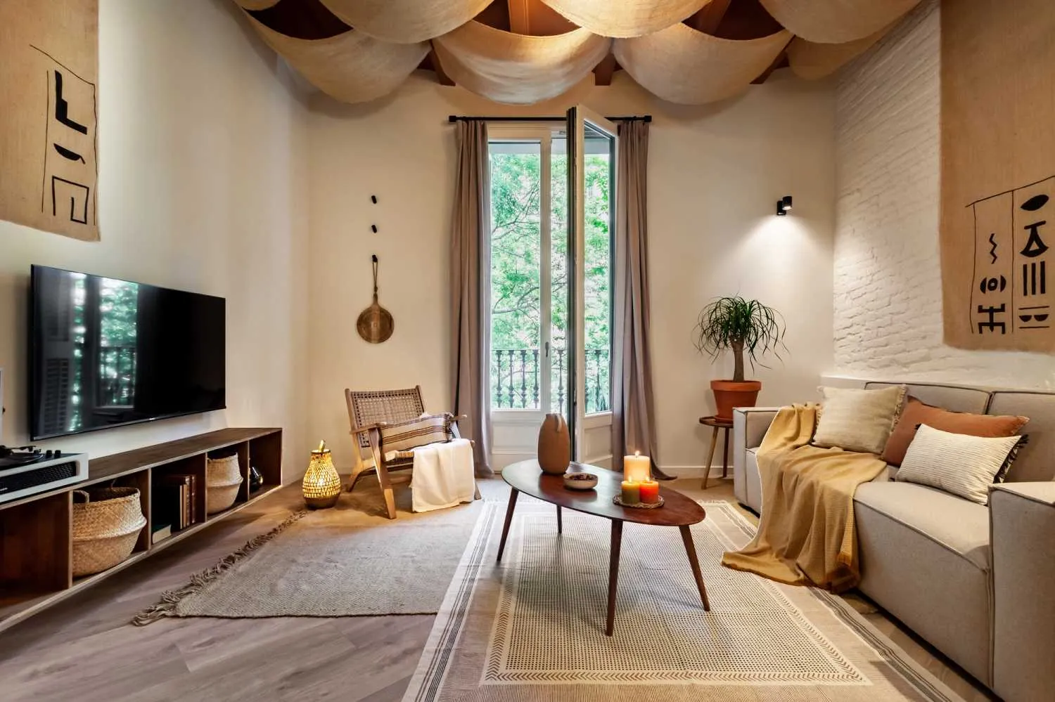Refined 2-bed City Flat With High-speed Fiber & Professional Workspace In Barcelona #4