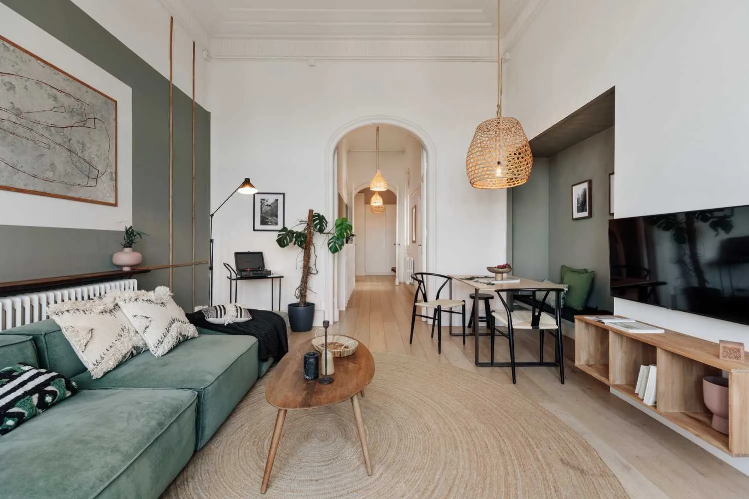 Airy Barcelona Flat With High-speed Fiber And Pro Home Office Setup In City Center #2