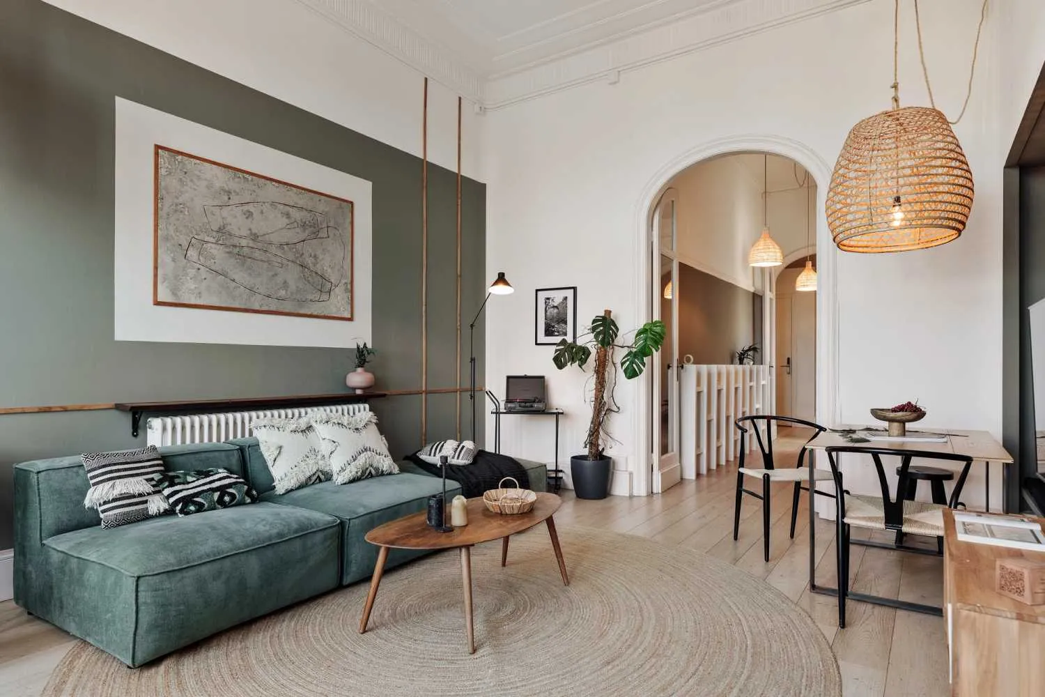 Airy Barcelona Flat With High-speed Fiber And Pro Home Office Setup In City Center #3