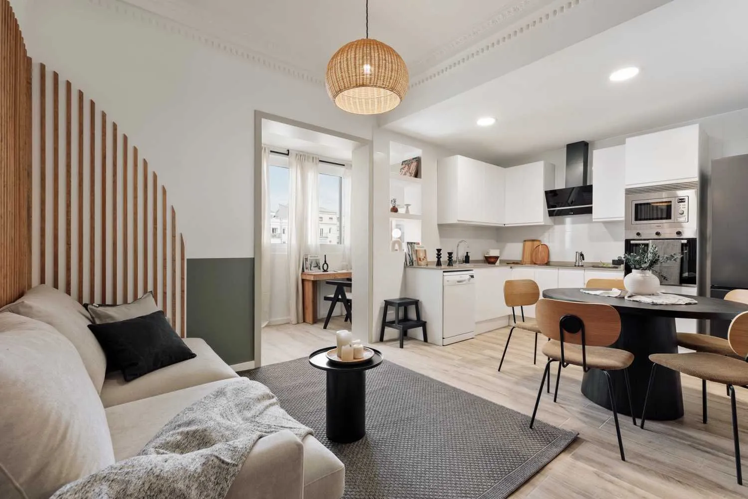 Contemporary 3-bed Flat With High-speed Fiber & Pro Home Office In Barcelona #5