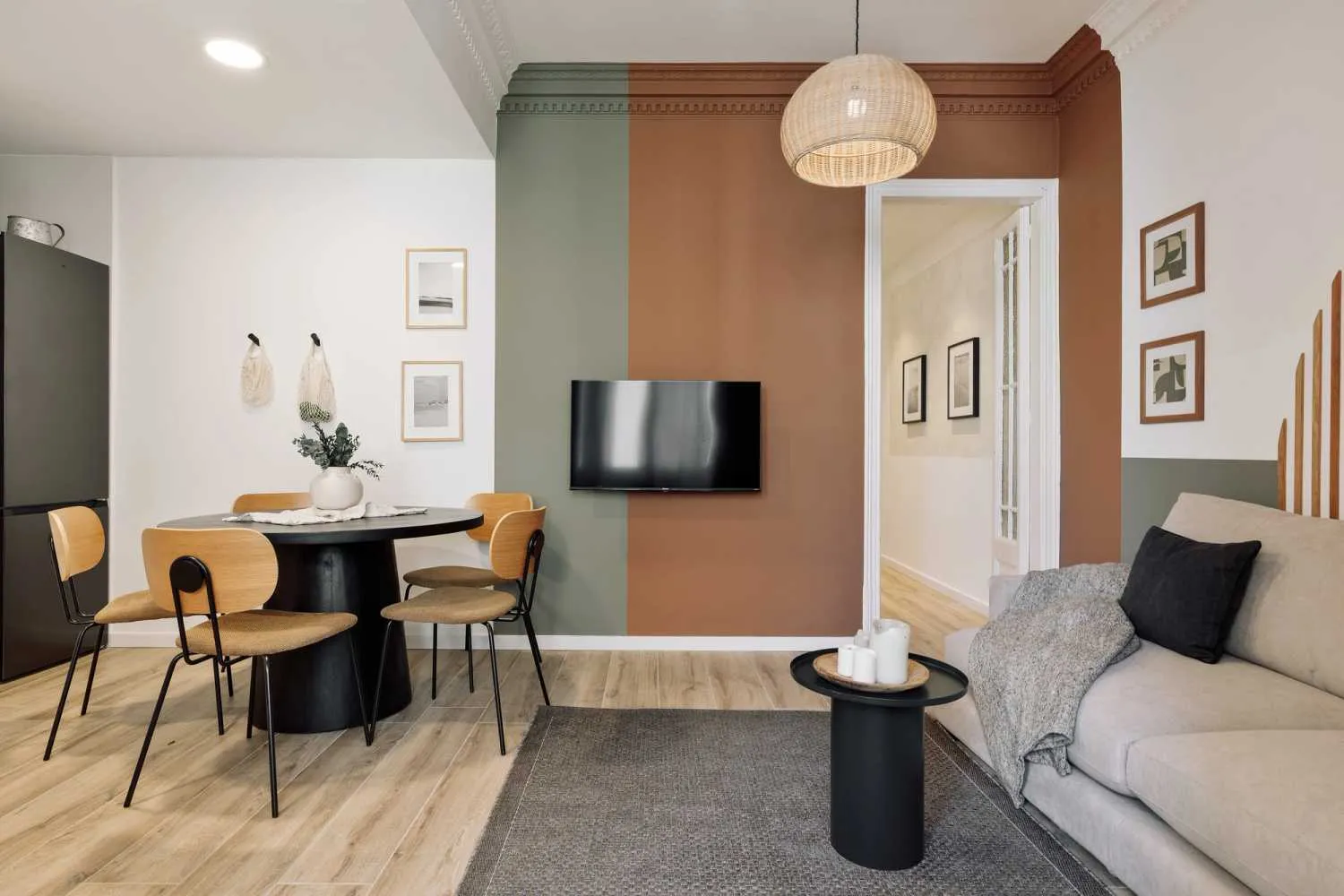 Contemporary 3-bed Flat With High-speed Fiber & Pro Home Office In Barcelona #2