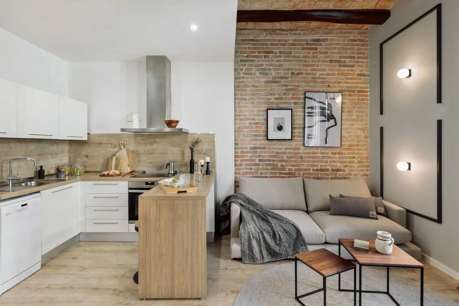 Elegant 2-bed Flat With Ultra-fast Wifi & Pro Workspace In Barcelona #4