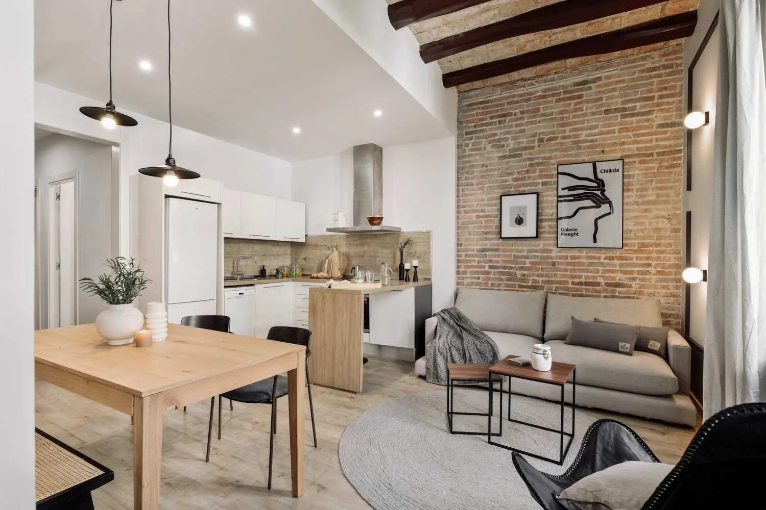 Elegant 2-bed Flat With Ultra-fast Wifi & Pro Workspace In Barcelona #5