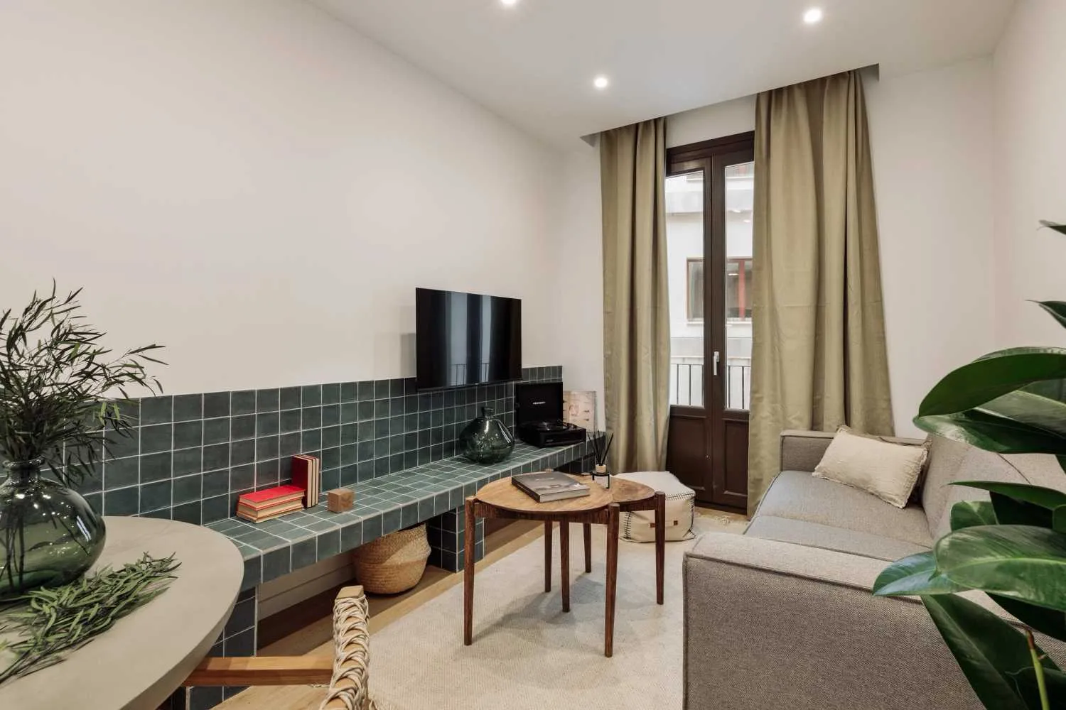 Chic Barcelona Flat With Gigabit Internet & Pro Workspace For Remote Professionals #5