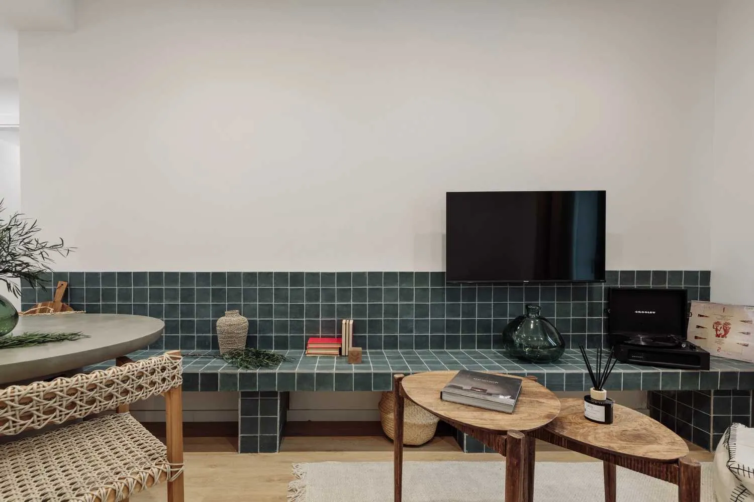 Chic Barcelona Flat With Gigabit Internet & Pro Workspace For Remote Professionals #2