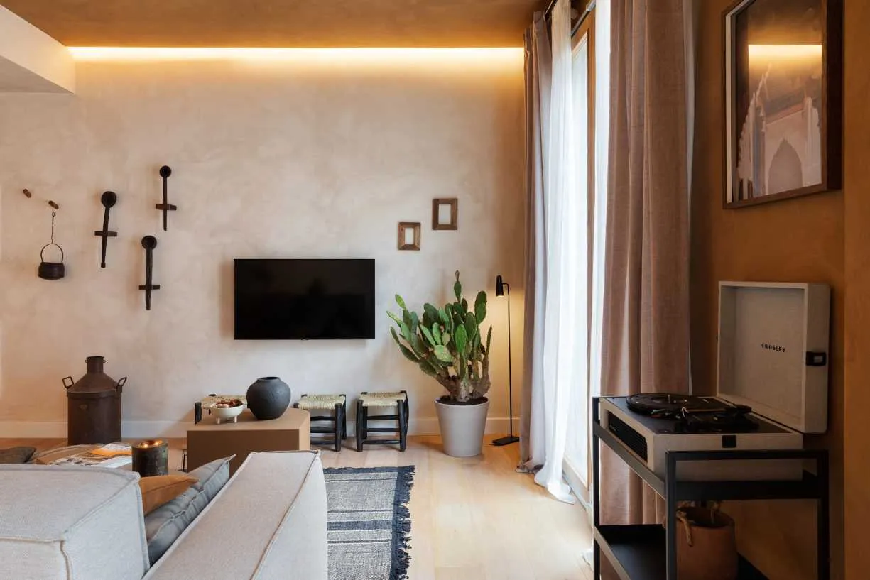 Stylish 60m2 Barcelona Flat With Gigabit Internet & Pro Home Office Setup #2