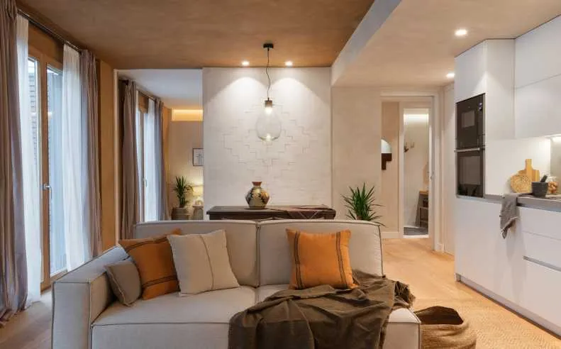 Stylish 60m2 Barcelona Flat With Gigabit Internet & Pro Home Office Setup #4
