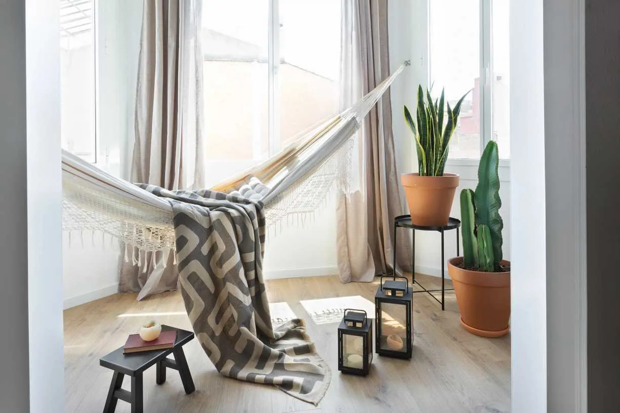 Sophisticated Barcelona Flat With Pro Workspace & Gigabit Internet For Remote Work #4