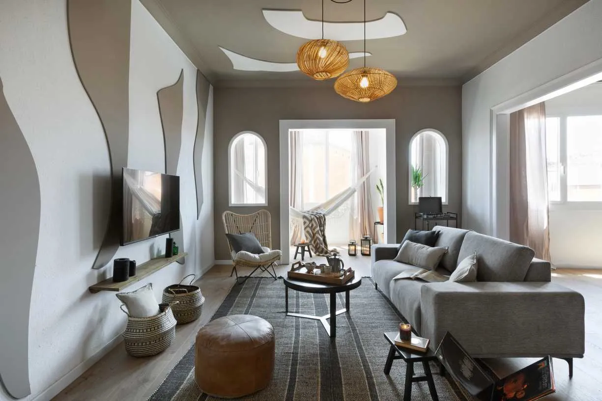 Sophisticated Barcelona Flat With Pro Workspace & Gigabit Internet For Remote Work #3