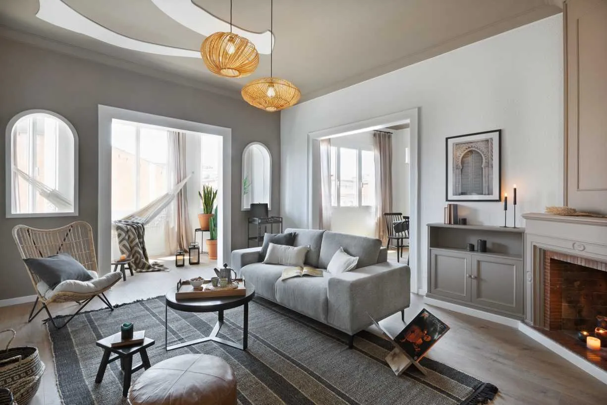 Sophisticated Barcelona Flat With Pro Workspace & Gigabit Internet For Remote Work #2
