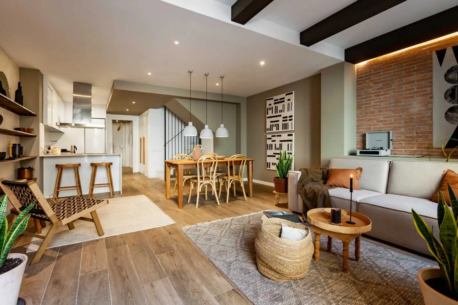 Sky Residence With High-speed Fiber & Pro Studio Setup In Barcelona's Central District #3