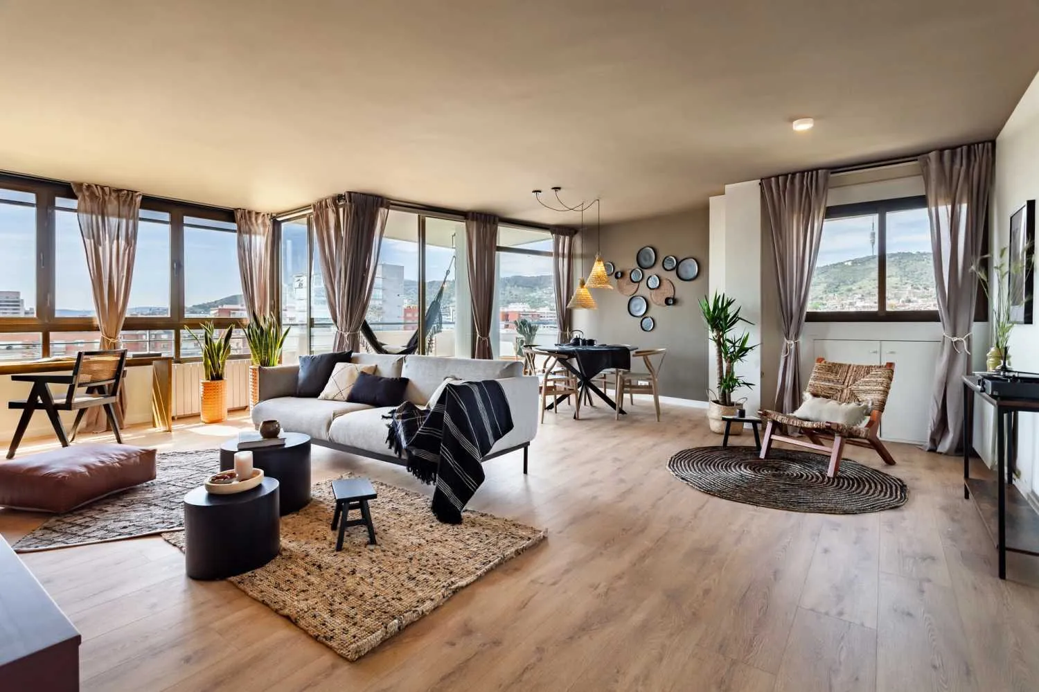 Premium Barcelona Flat With Pro Workstation & Modern Amenities For Remote Professionals #2