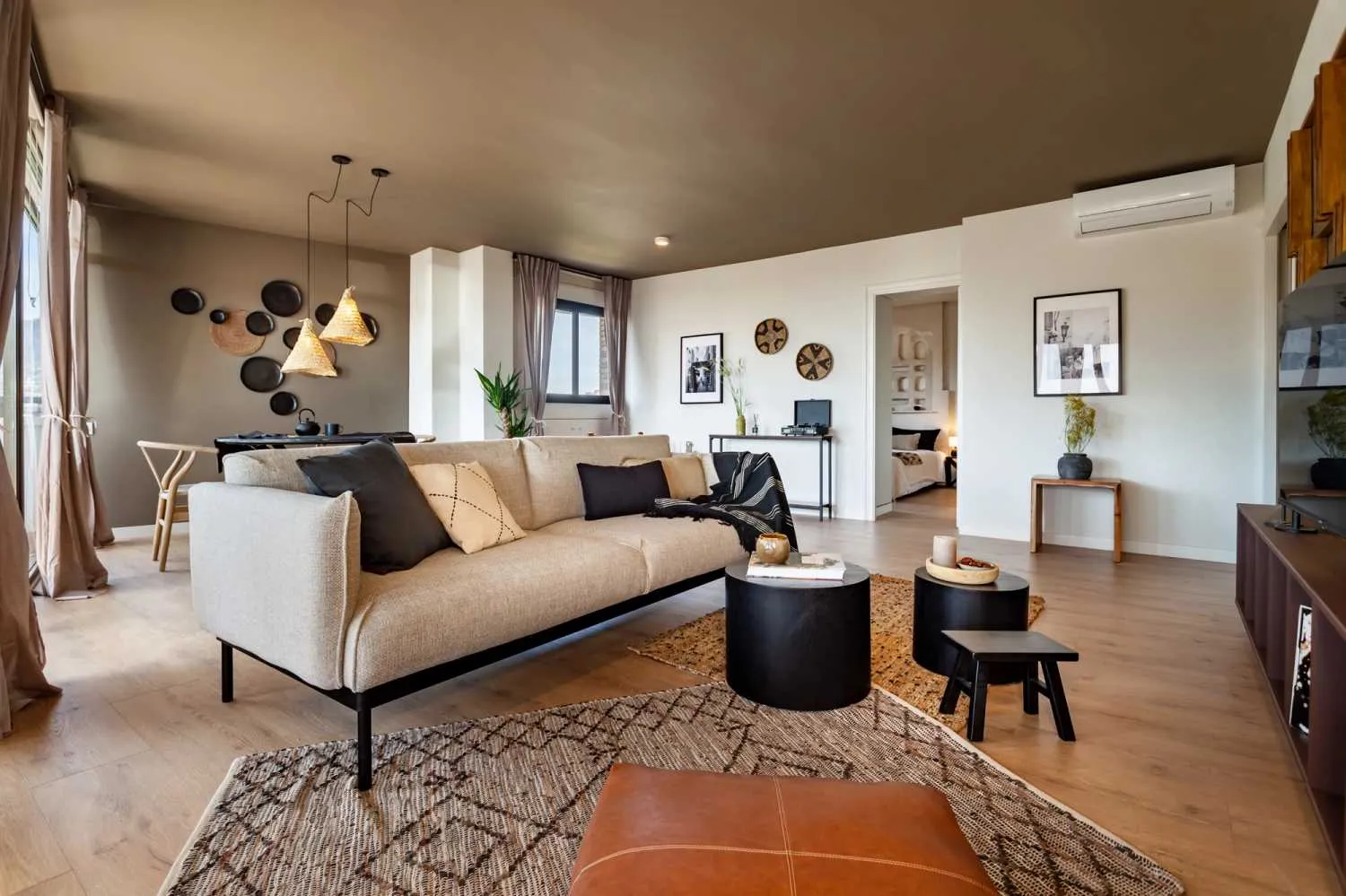 Premium Barcelona Flat With Pro Workstation & Modern Amenities For Remote Professionals #5