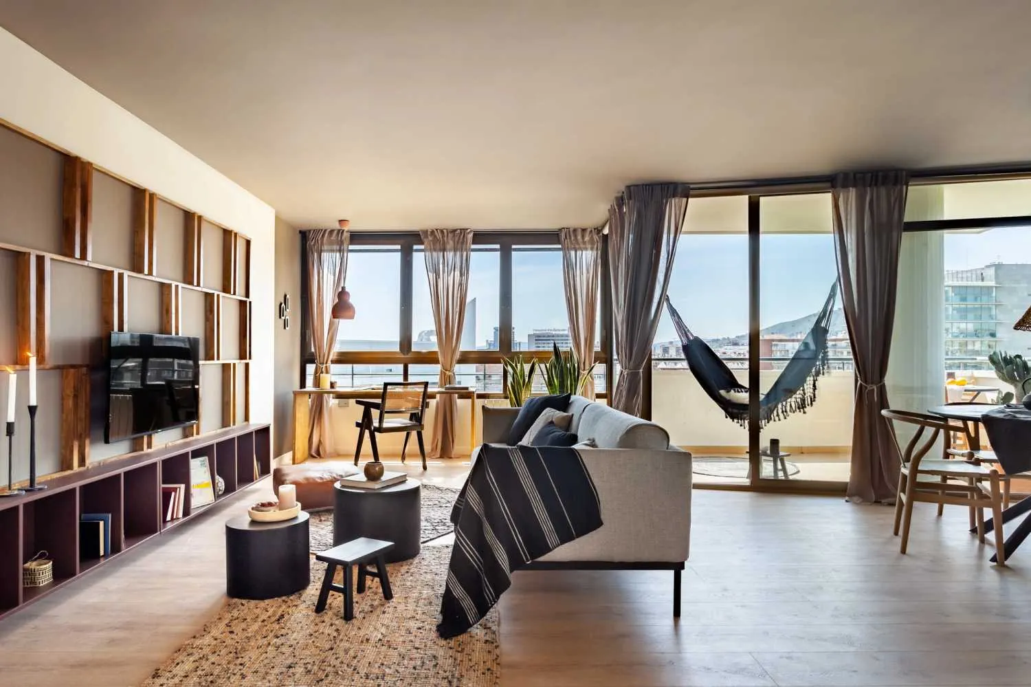 Premium Barcelona Flat With Pro Workstation & Modern Amenities For Remote Professionals #3