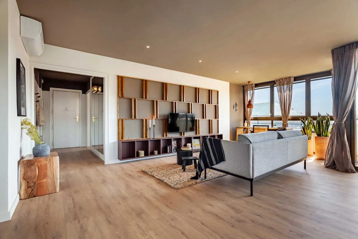 Premium Barcelona Flat With Pro Workstation & Modern Amenities For Remote Professionals #4