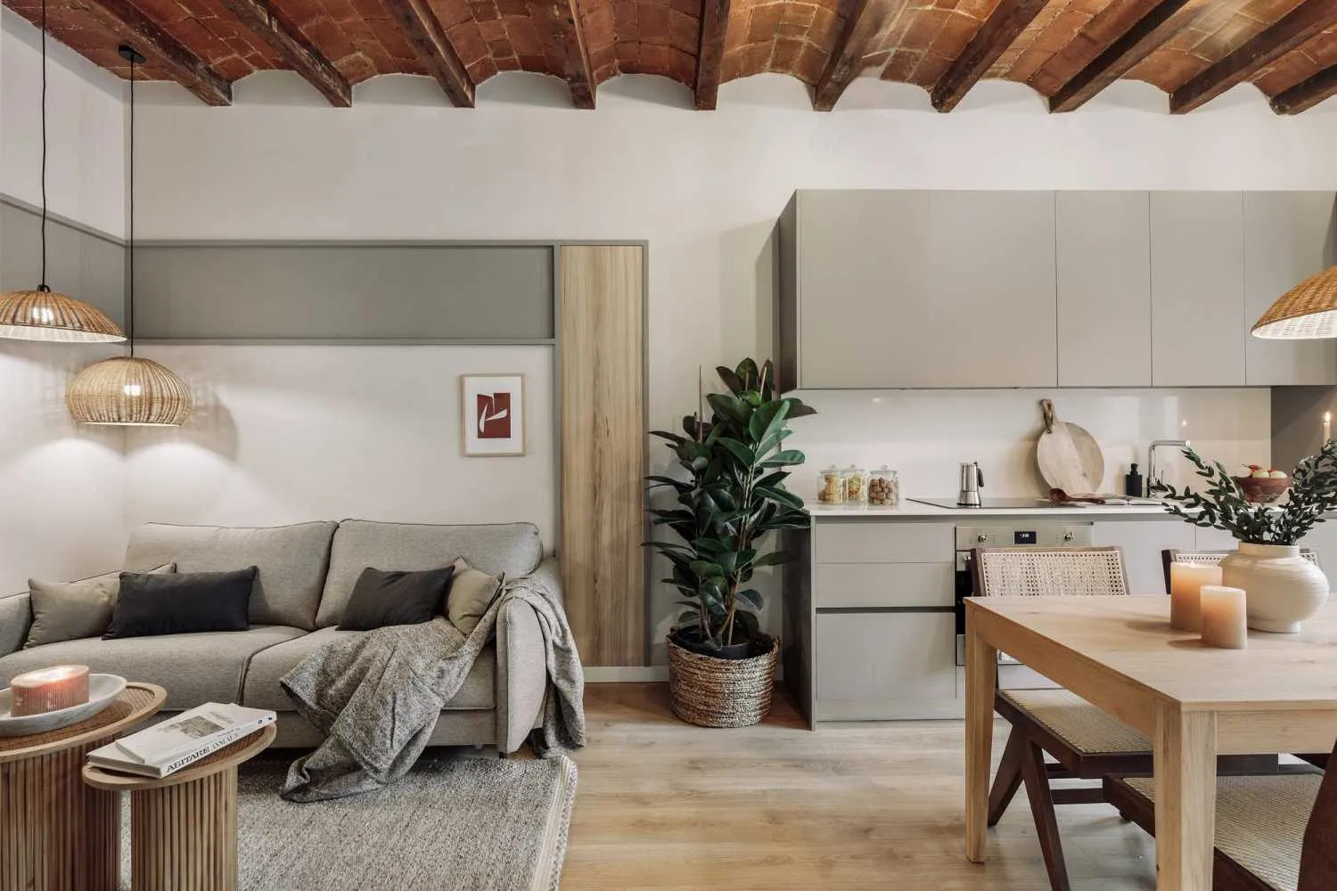 Elegant Barcelona Flat With Ultra-fast Wifi, Dual Monitors & Chef's Kitchen For Remote Work #4