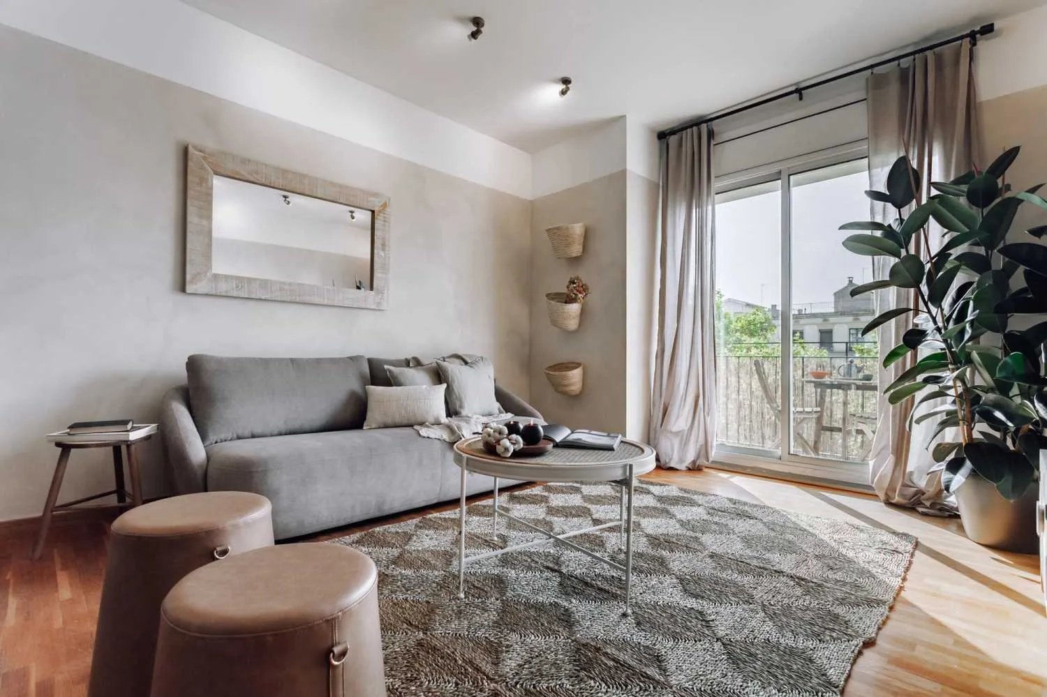 Modern Barcelona Penthouse With High-speed Fiber & Professional Home Office Setup #4
